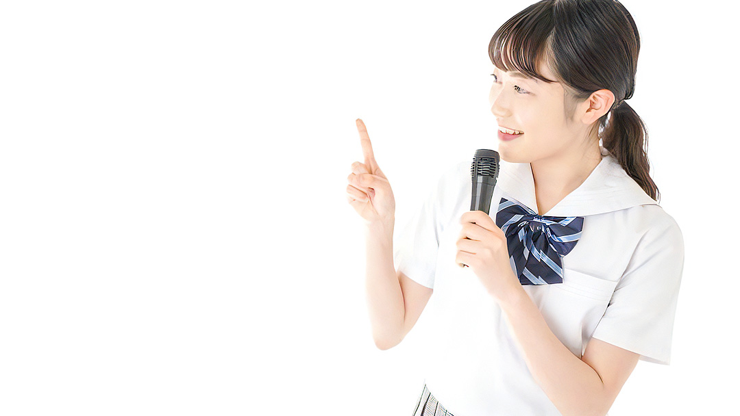 マイクを持っている女の子