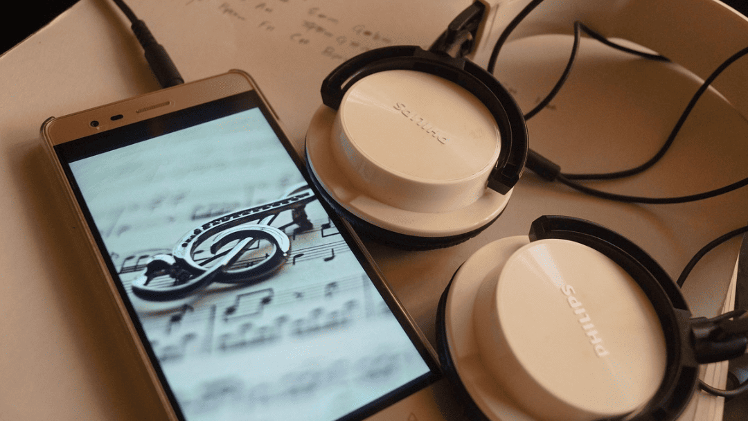 ヘッドフォンとスマートフォン