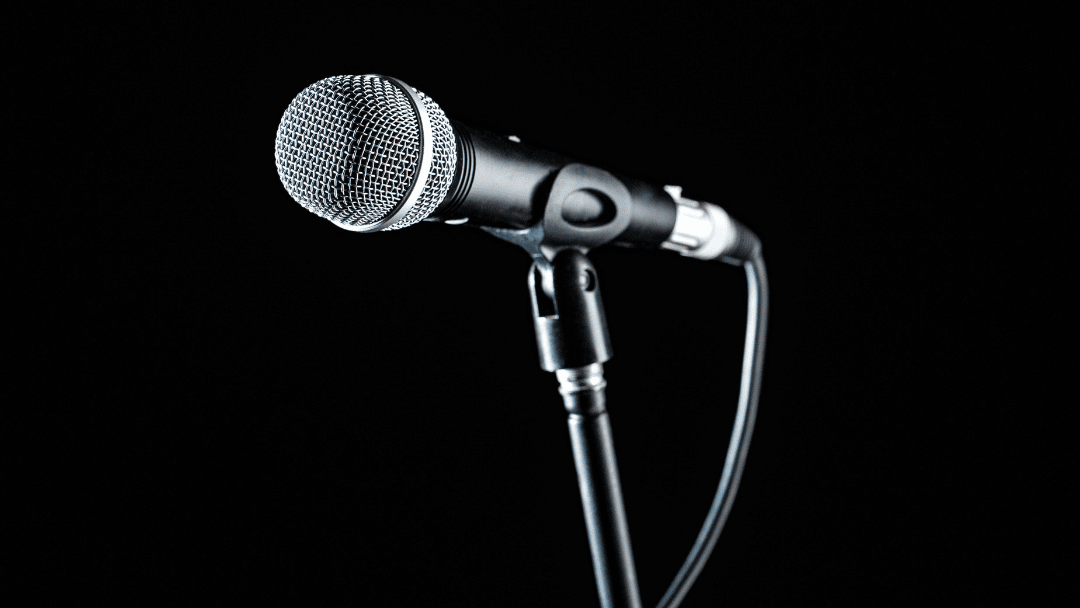 立ててあるマイク